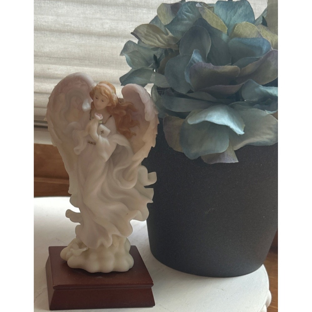 VTG Seraphim Classics Memorial Angel Figurine 'In God's Care' Ceramic Christian - Picture 15 of 16